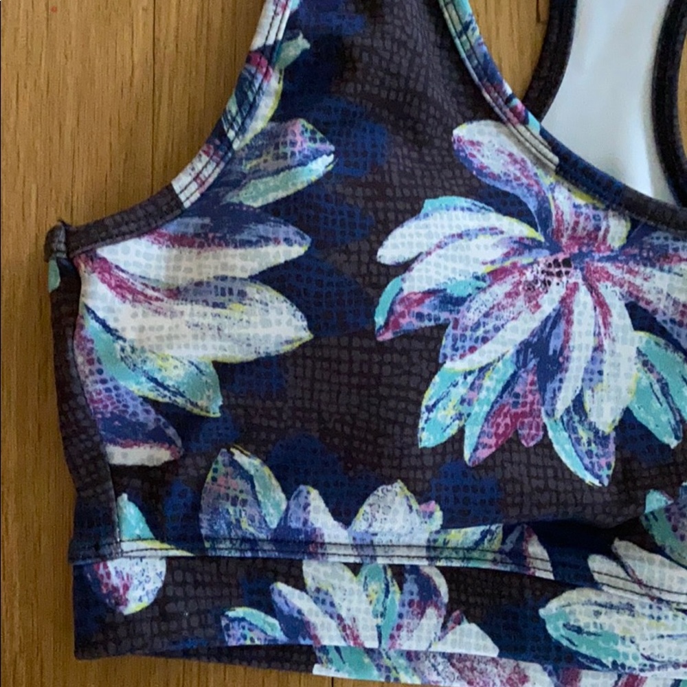 Zelos Sports Bra Like New - Picture 7 of 7
